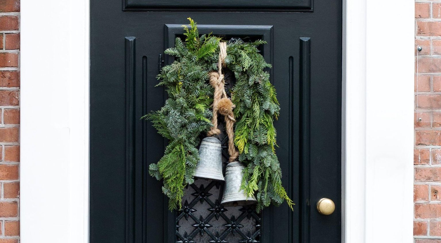 Repensez la tradition avec ces 5 belles alternatives de couronnes de Noël qui rehausseront votre entrée