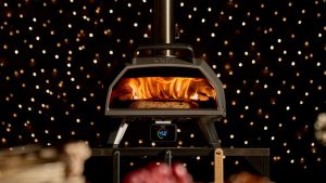 L’hiver est le meilleur moment pour acheter des fours à pizza – Notre chef a trouvé les réductions Ooni et Gozney prêtes pour des fêtes de Noël chaleureuses et un été 2026 mémorable Pizza oven at Christmas