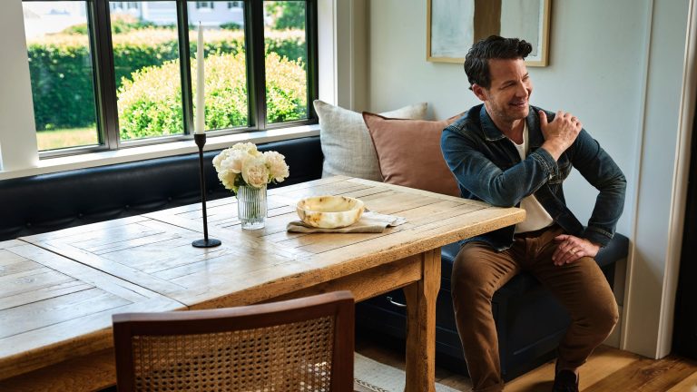 Nate Berkus est « notoirement anti-tendances » – c’est pourtant le seul style qui attire son attention en 2026