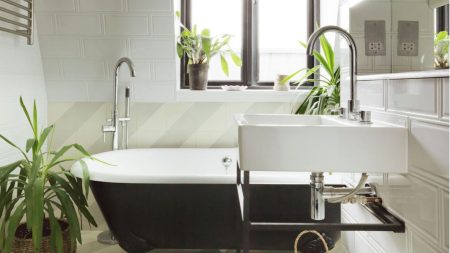 Oui, vous pouvez réellement faire pousser des plantes dans une salle de bain sans fenêtre, mais seulement si vous suivez cette astuce simple