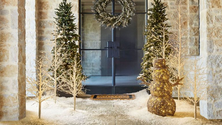 La tendance fantaisiste des arbres de Noël qui m’a convaincu de renoncer à mon sapin – et il s’avère être parfait pour mon petit appartement La tendance fantaisiste des arbres de Noël qui m'a convaincu de renoncer à mon sapin – et il s'avère être parfait pour mon petit appartement