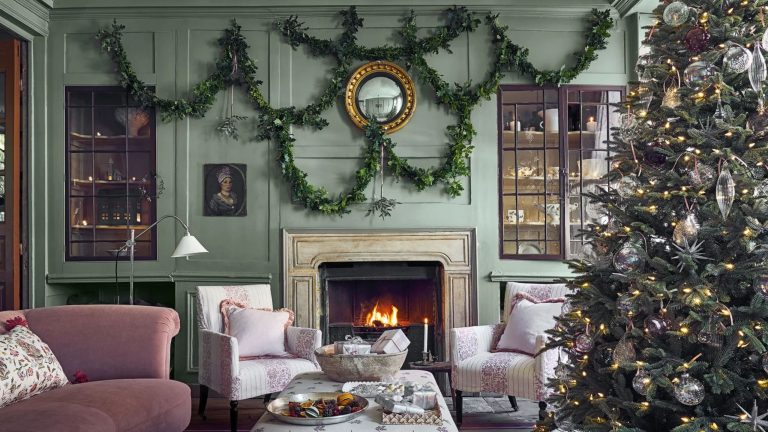 L’envoûtant sapin de Noël « gelé » de Marco Zamora prouve qu’il y a tellement de décorations de vacances chics qui se cachent sur Amazon – voici ce qu’il a utilisé pour créer son look élégant L'envoûtant sapin de Noël « gelé » de Marco Zamora prouve qu'il y a tellement de décorations de vacances chics qui se cachent sur Amazon – voici ce qu'il a utilisé pour créer son look élégant