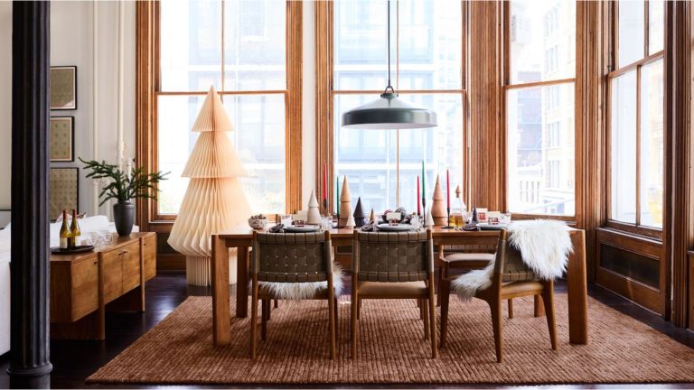 Vous savez que vous êtes élégant s’il y a un sapin de Noël en papier dans votre salon – Voici où acheter l’alternative à feuilles persistantes la plus chic cette année Vous savez que vous êtes élégant s'il y a un sapin de Noël en papier dans votre salon – Voici où acheter l'alternative à feuilles persistantes la plus chic cette année