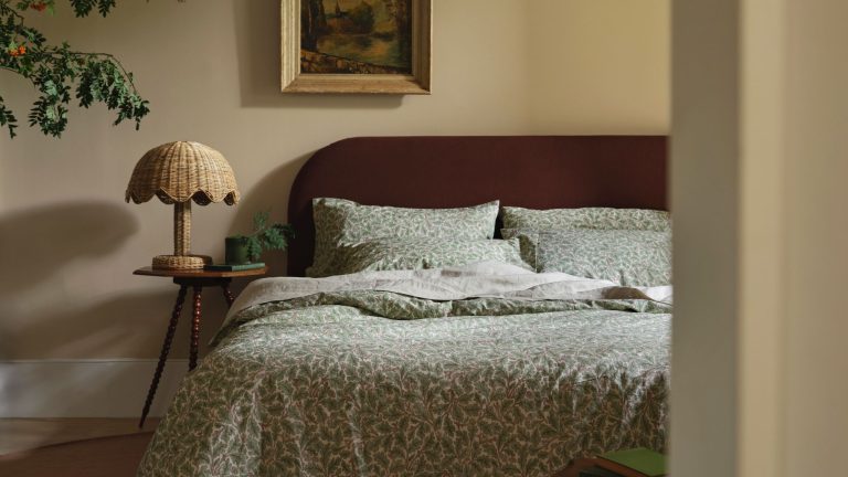 Les imprimés Morris & Co. vieux de plusieurs siècles viennent d’être réinventés par Piglet in Bed – et ils ne pourraient pas être plus parfaits pour ajouter un charme patrimonial à une chambre Les imprimés Morris & Co. vieux de plusieurs siècles viennent d'être réinventés par Piglet in Bed – et ils ne pourraient pas être plus parfaits pour ajouter un charme patrimonial à une chambre