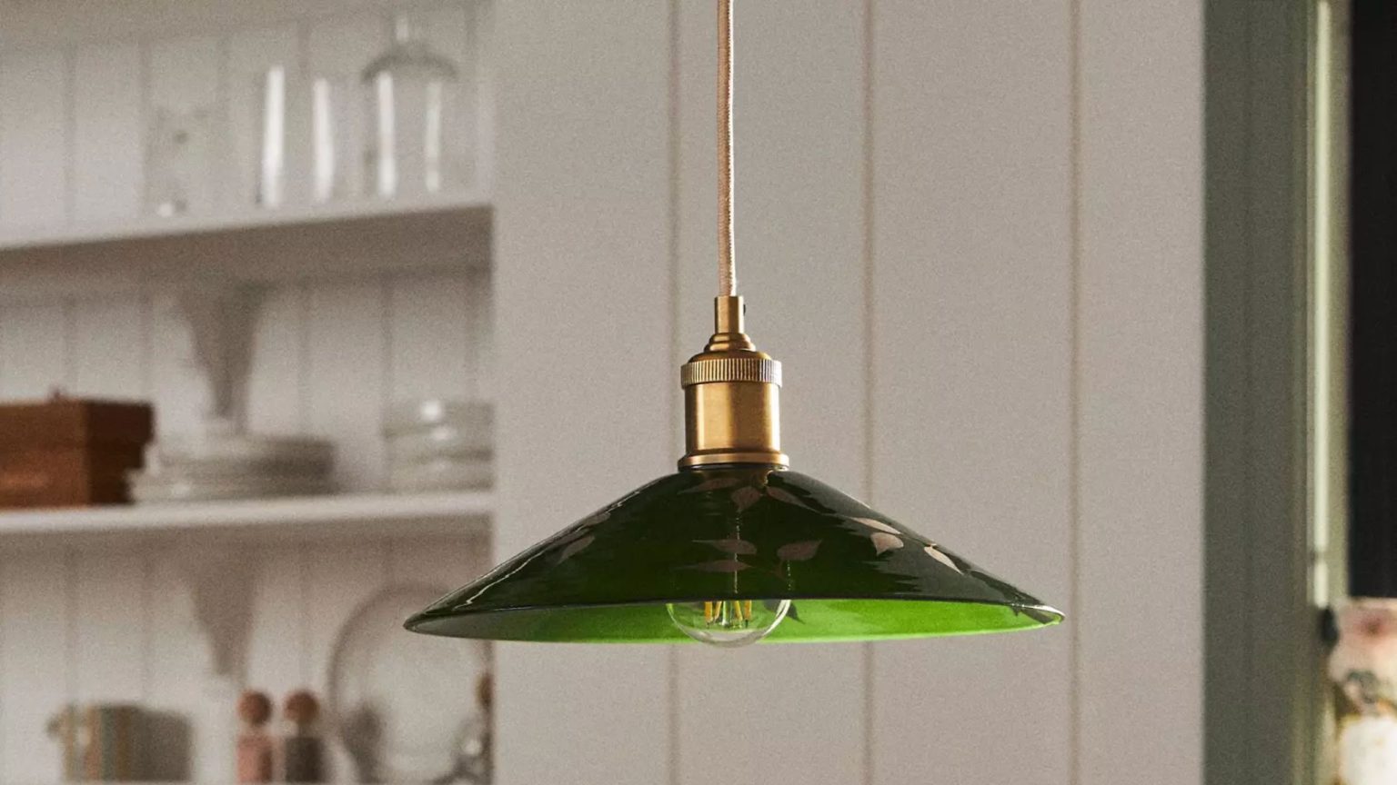 Le pendentif Anthropologie à 60 $ qui donne à n’importe quel coin confortable un look de créateur – c’est exactement ce qui manque à votre coin Le pendentif Anthropologie à 60 $ qui donne à n'importe quel coin confortable un look de créateur – c'est exactement ce qui manque à votre coin
