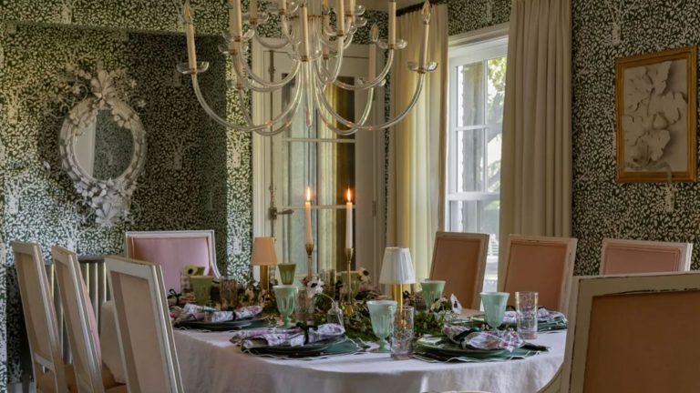 Quoi que vous fassiez, ne faites pas ces 7 choses à votre table de Thanksgiving – Les designers sur les faux pas à éviter dans la salle à manger cette saison d’accueil Quoi que vous fassiez, ne faites pas ces 7 choses à votre table de Thanksgiving – Les designers sur les faux pas à éviter dans la salle à manger cette saison d'accueil
