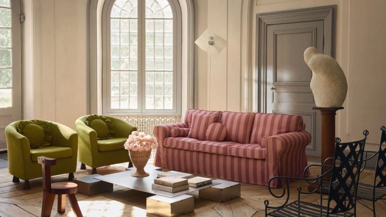 Je viens de trouver le moyen le plus simple et le plus abordable de créer un canapé IKEA sur mesure : cette marque scandinave propose toutes les couleurs, tous les styles et tous les motifs que vous pourriez souhaiter.