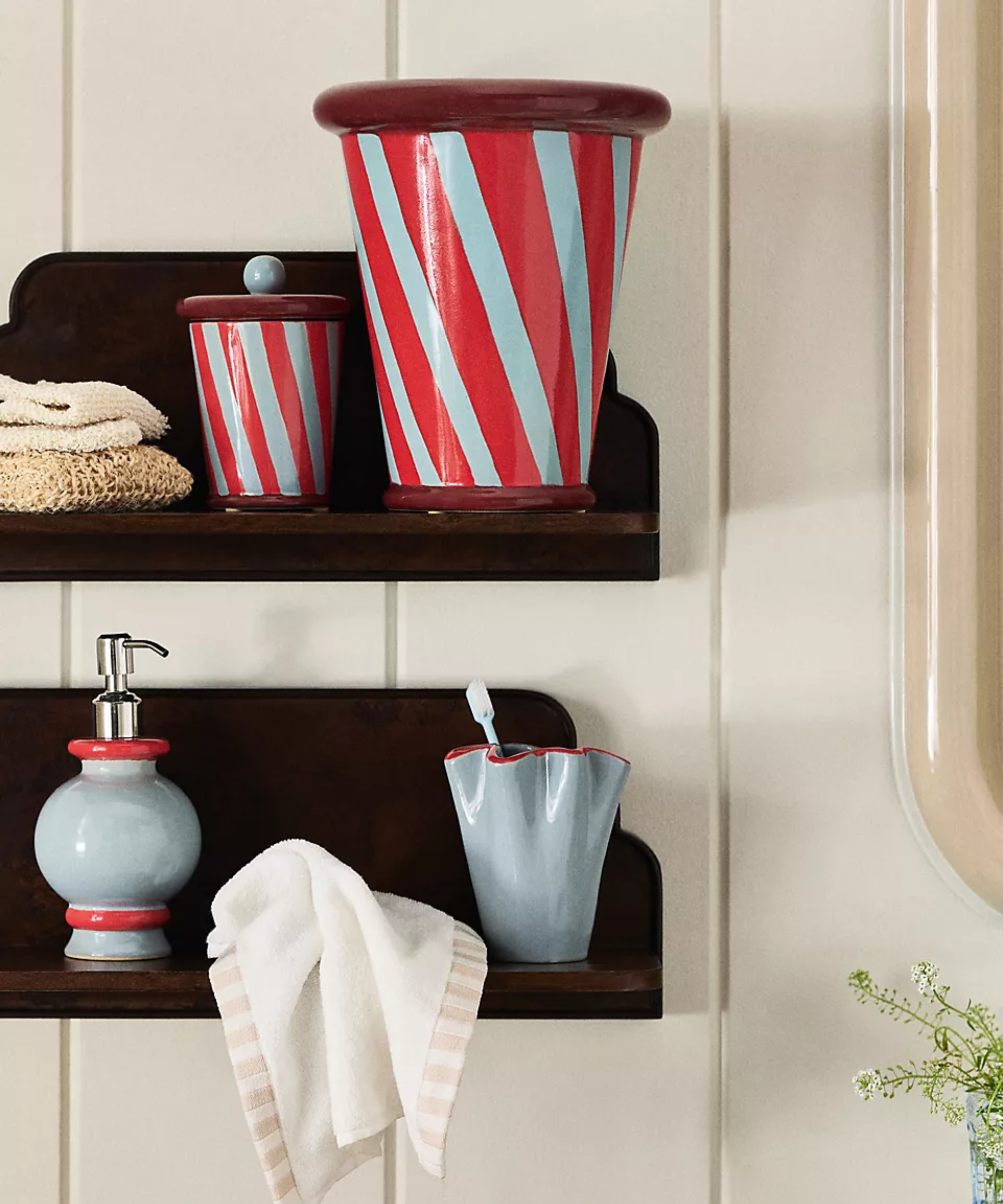 un assortiment de décoration de salle de bain