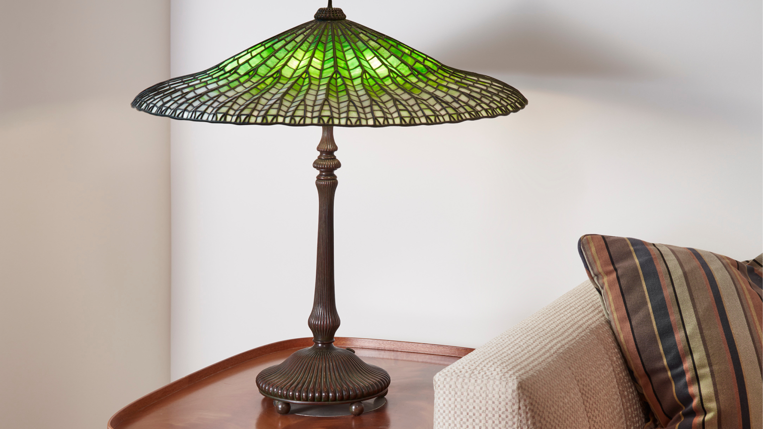 Les lampes Tiffany font un grand retour – Pourquoi ces charmantes lampes Art Nouveau sont encore plus emblématiques en 2026