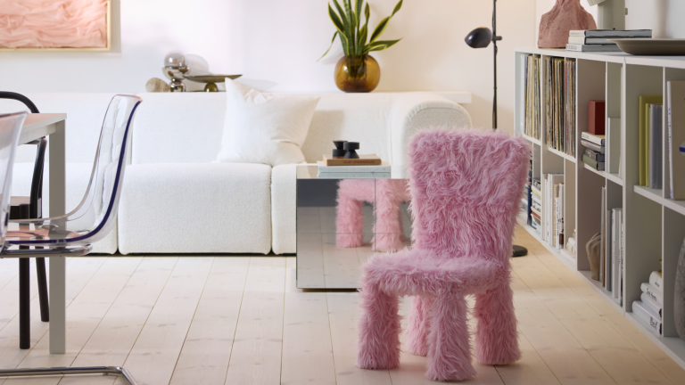 Chaises roses moelleuses, formes fantaisistes et matériaux rétro : les tendances qui sortiront d'IKEA en 2026 sont inattendues, totalement peu sérieuses et les acheteurs n'en ont jamais assez