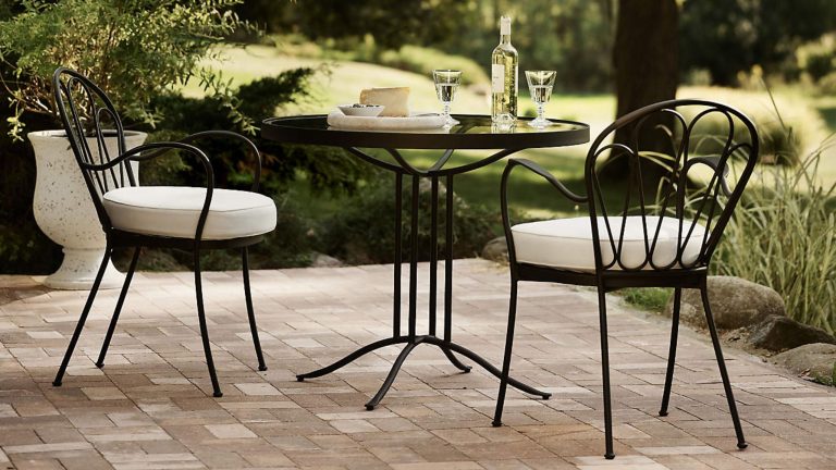 Je suis convaincu que cette collection Bistro de style européen est ce qui se rapproche le plus de l’été des filles françaises que vous puissiez avoir dans votre propre jardin. Je suis convaincu que cette collection Bistro de style européen est ce qui se rapproche le plus de l'été des filles françaises que vous puissiez avoir dans votre propre jardin.
