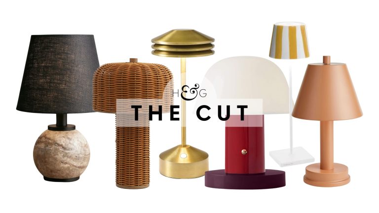 Aucun patio n’est complet sans éclairage d’ambiance – 15 lampes sans fil élégantes qui bougent avec vous à l’intérieur comme à l’extérieur Collage of portable lamps – with styles including marble bases, all-over wicker, brass, color-blocking, and stripes – set against a white background