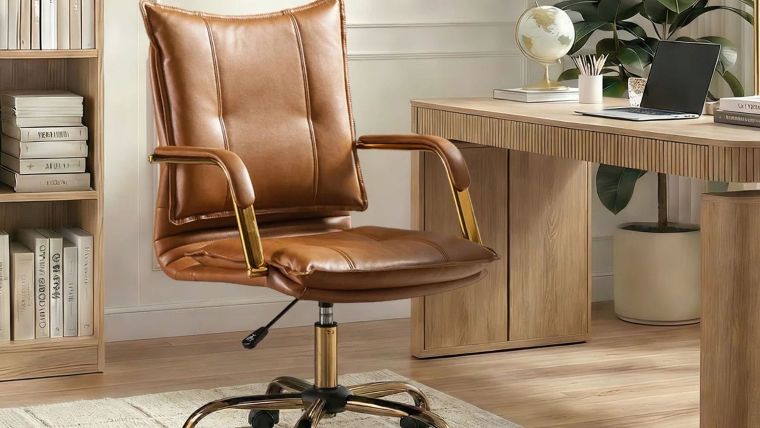 Je détestais quand les invités remarquaient mon ancienne chaise de bureau – mais cette chaise pivotante inspirée de Ralph Lauren reçoit tellement de compliments Je détestais quand les invités remarquaient mon ancienne chaise de bureau – mais cette chaise pivotante inspirée de Ralph Lauren reçoit tellement de compliments