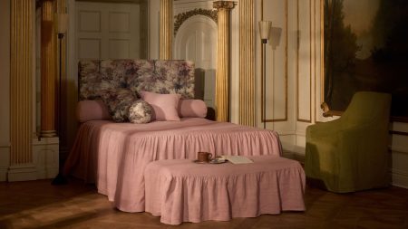 Ces housses inspirées de Paris par la célèbre designer Francesca Grace donnent aux meubles IKEA l'apparence d'une liste - et donnent l'impression d'être un vrai luxe