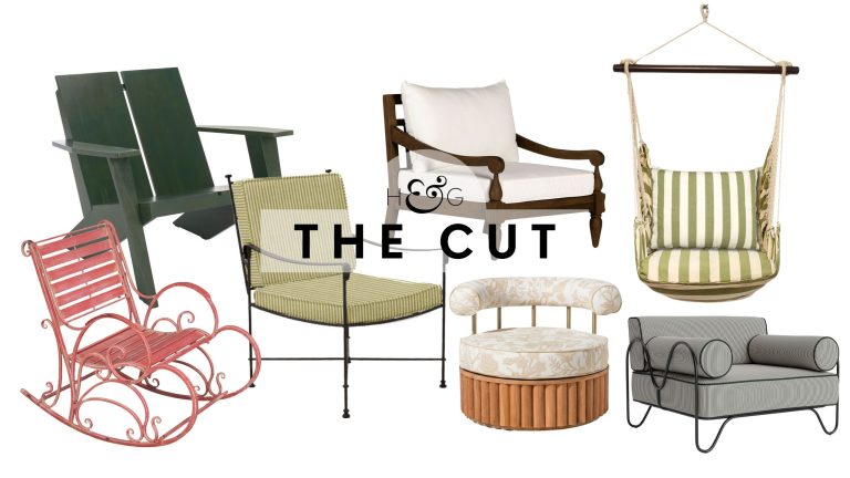 16 chaises de porche élégantes qui amélioreront instantanément votre attrait extérieur Stylish porch chairs, featuring styles ranging from antique red rockers and Adirondack to swivels, pictured against a white background