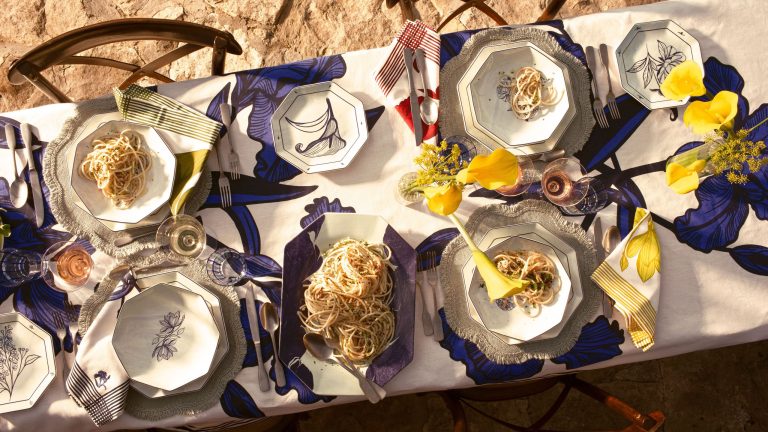 Ce chef dit qu’une bonne table peut sauver un invité ennuyeux – 8 pièces qui suscitent la conversation à essayer lors de votre prochain dîner Ce chef dit qu'une bonne table peut sauver un invité ennuyeux – 8 pièces qui suscitent la conversation à essayer lors de votre prochain dîner