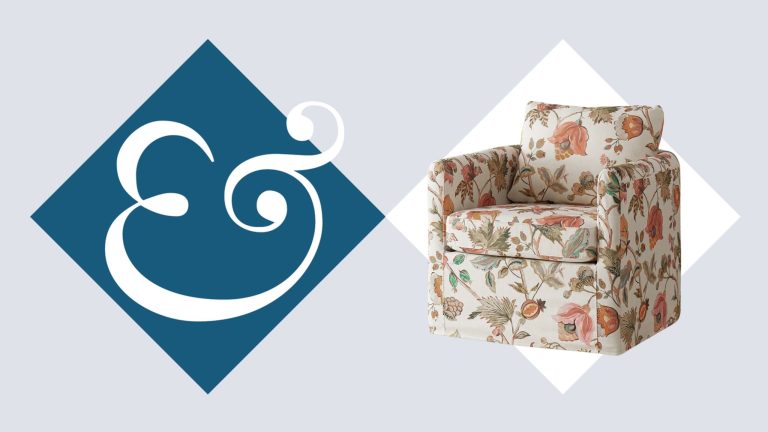J'ai passé des mois à chercher la chaise d'appoint parfaite de style Nancy Meyers – et j'ai finalement trouvé une fabuleuse chaise florale à plus de 50 % de réduction
