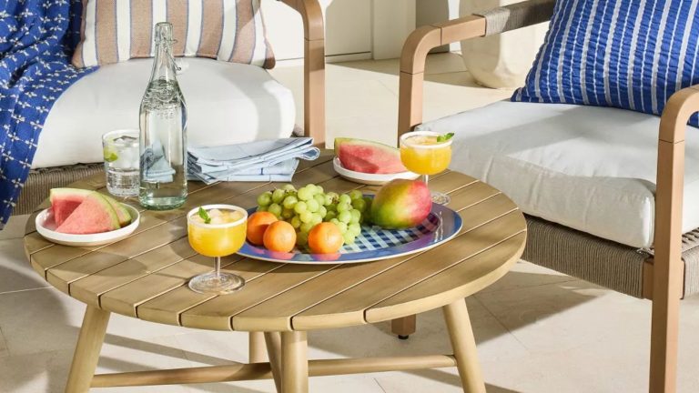 La nouvelle collection d'été Hearth & Hand de Joanna Gaines vient d'arriver chez Target - et elle est remplie d'essentiels d'hébergement chic qui embelliront un été chargé