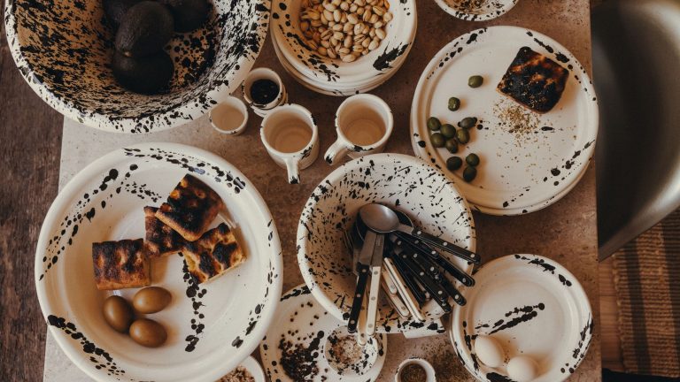 Leanne Ford x il Buco Vita prouvent que les meilleures tables ne sont pas parfaites – elles sont pleines d'âme