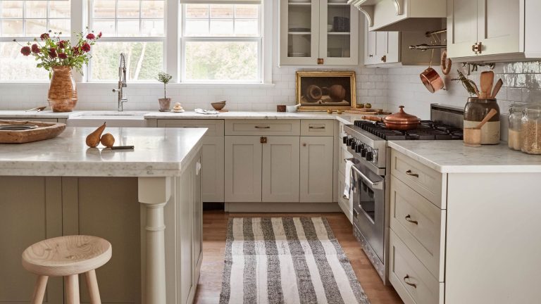 L’édition très britannique : ce que la vie à Londres, en Californie et sur la côte du Hampshire m’a appris sur la création d’une maison d’été détendue Neutral home decor ideas