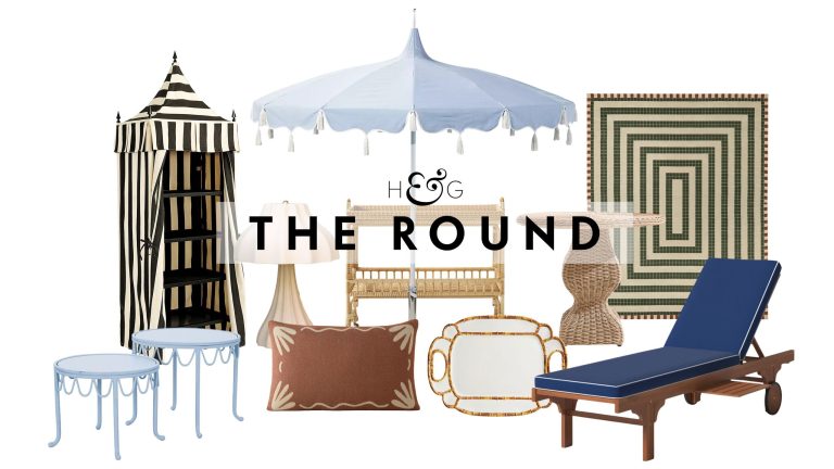 Vous voulez que votre terrasse ressemble à l’évasion de luxe ultime ? Ces 40 trouvailles de style complexe feront croire aux clients que vous avez embauché un designer Resort-style outdoor furniture and decor, including side tables, an outdoor umbrella, chaise lounge, and a geometric patio rug, pictured against a white background