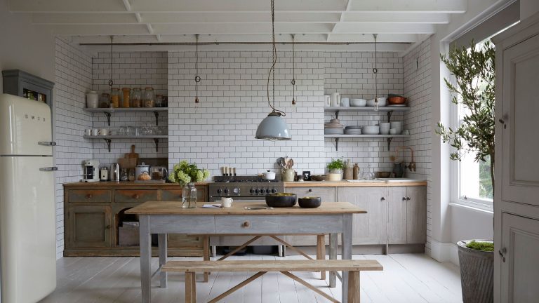 L'organisateur de comptoir moderne à 2,99 $ d'IKEA permet aux petites cuisines de se sentir instantanément plus organisées - et cela ressemble à un achat de designer
