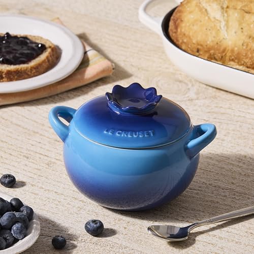 Le Creuset Mini cocotte en grès aux myrtilles, 453,6 g, azur