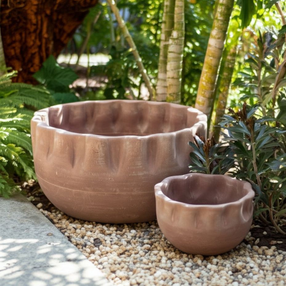 Freeport Park&reg; Pots de fleurs en terre cuite en poterie – Design décoratif sculpté, style moderne fabriqué à la main, construction polyvalente et durable – Lot de 2 | Wayfair