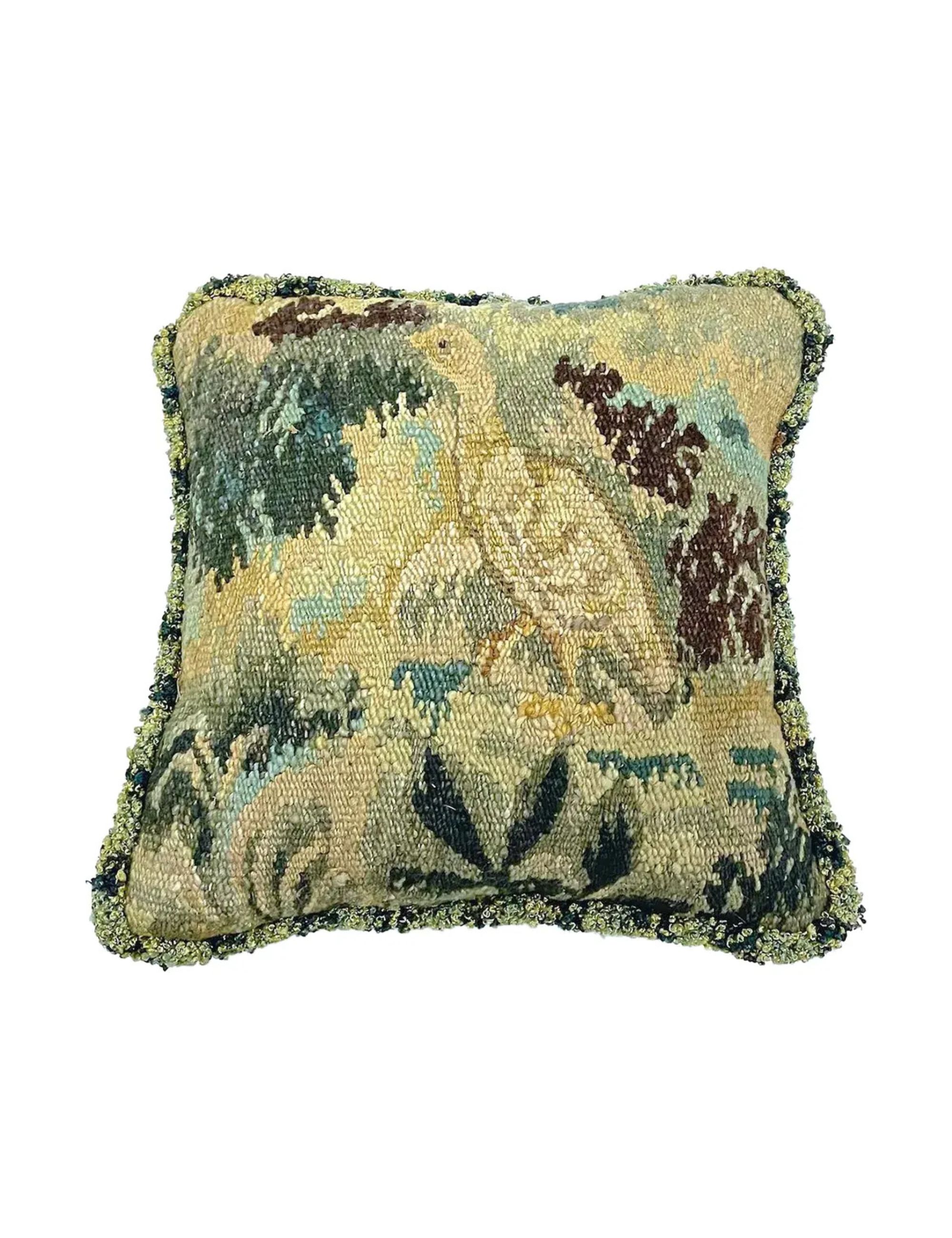 Coussin de tapisserie de verdure d’oiseau antique et président