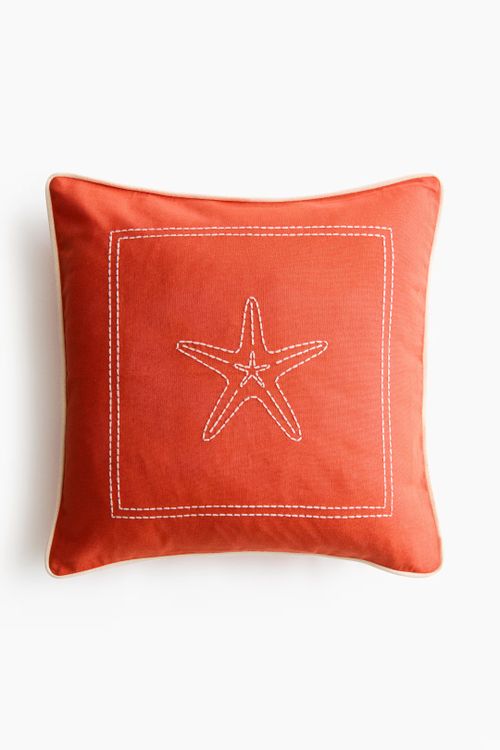 Housse de coussin à motif brodé