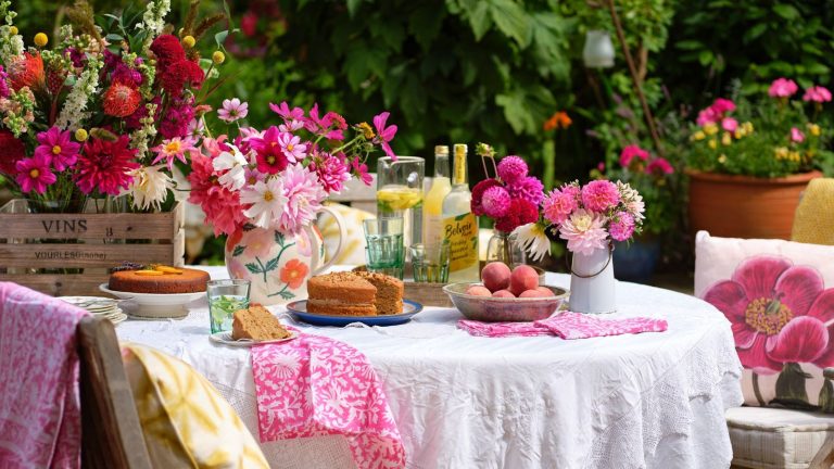 L’édition très britannique : comment transformer votre maison en une retraite calme et inspirée des vacances que vous ne voulez plus quitter Summer table centerpiece ideas
