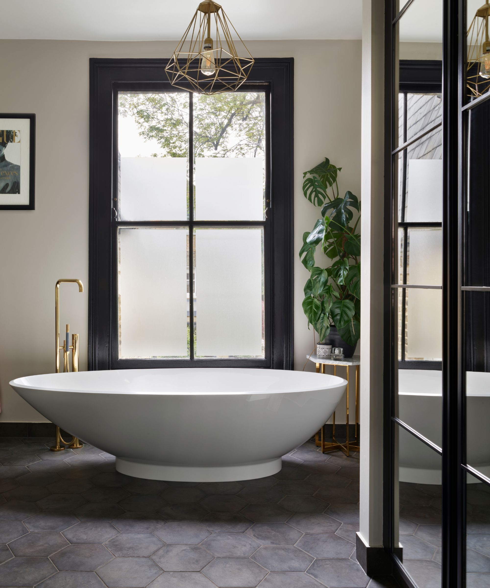 Salle de bain monochrome