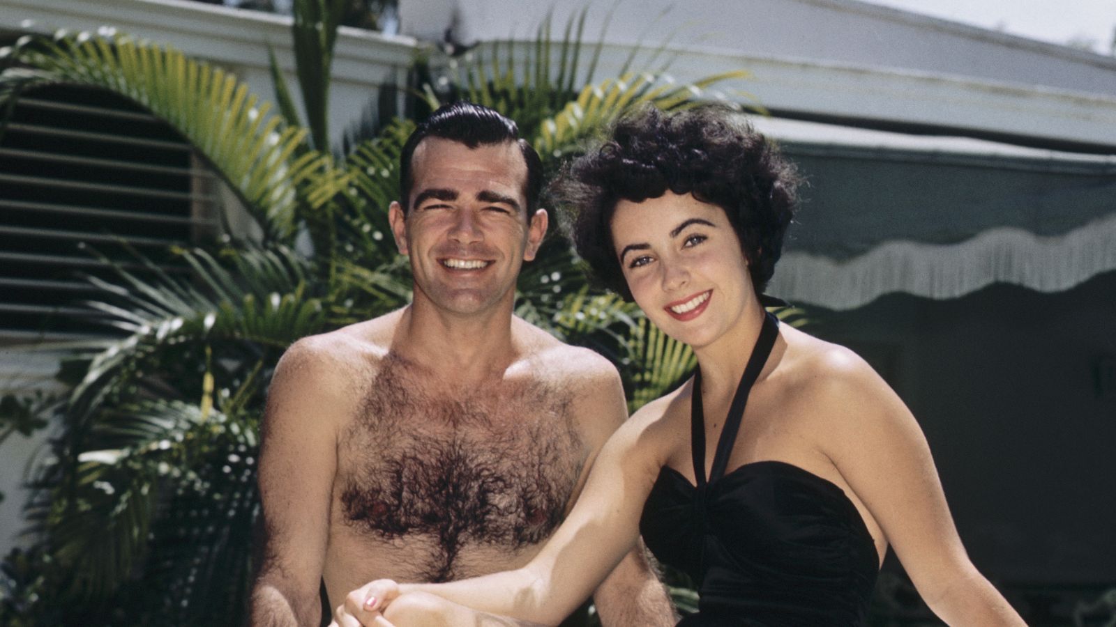 Elizabeth Taylor à sa piscine en 1949
