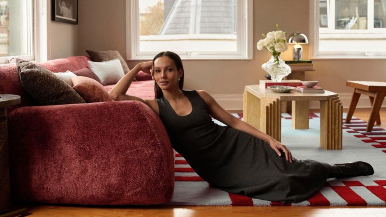 Le Sanctuaire de Londres de la ballerine principale Francesca Hayward – C’est une étude sereine de textures, de couleurs apaisantes et de mobilier intemporel francesca hayward house tour