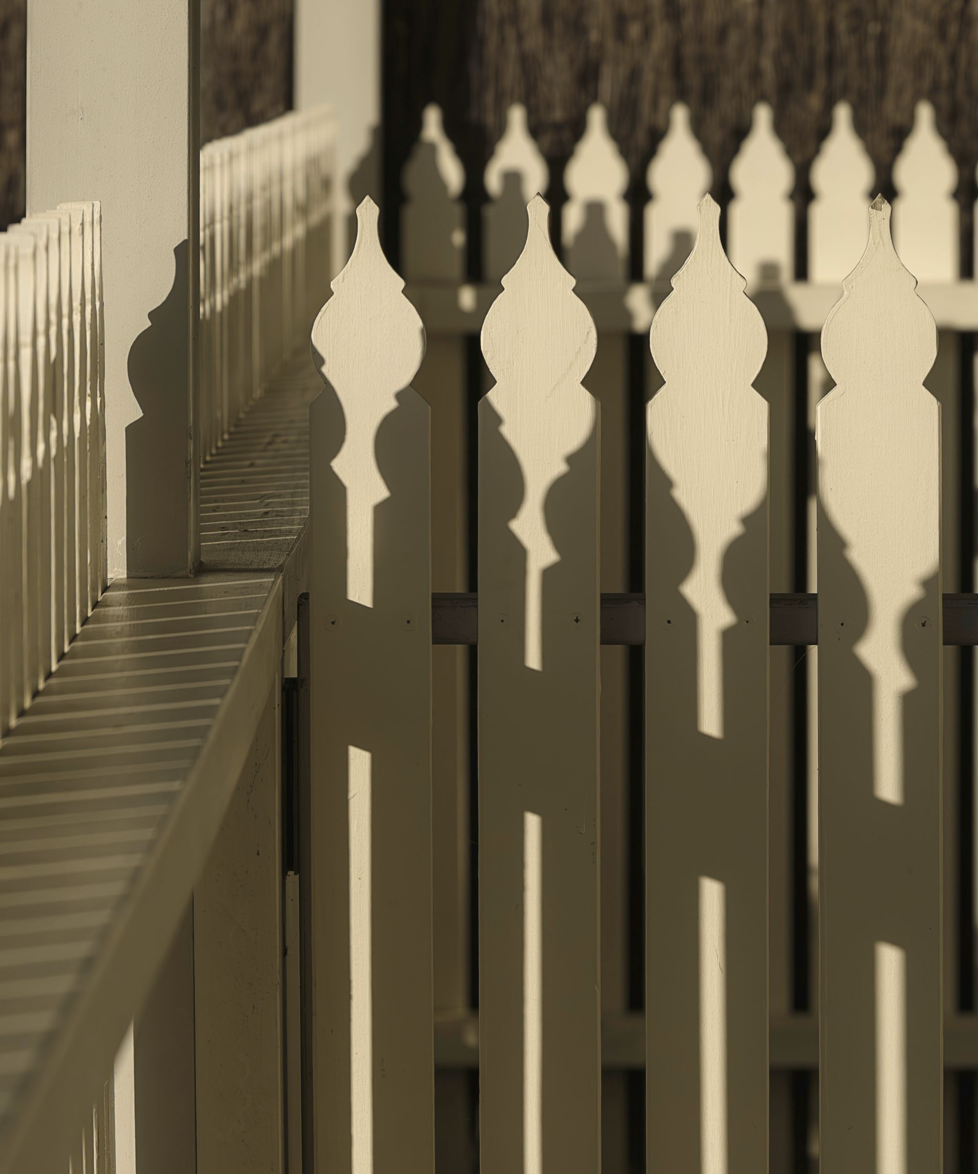 Clôture beige au soleil