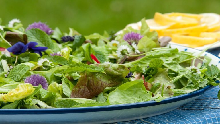Edible summer flowers