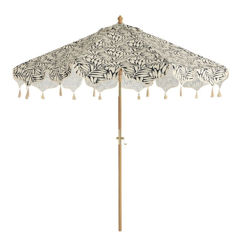 Parasol de patio inclinable à manivelle de 9 pieds festonné Bold Tropics à mât naturel