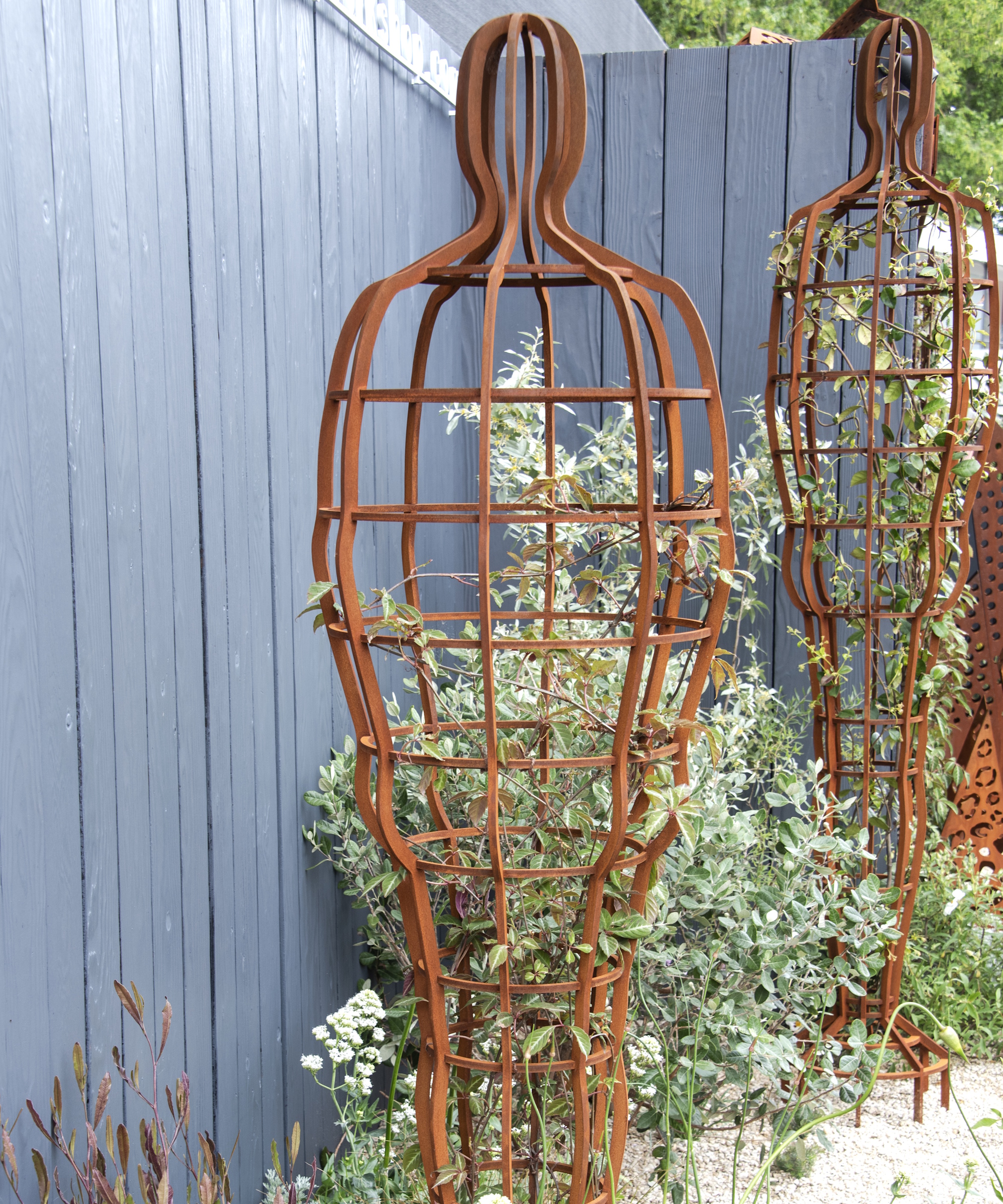 Sculptures avec des vignes qui les poussent au RHS Chelsea 2026