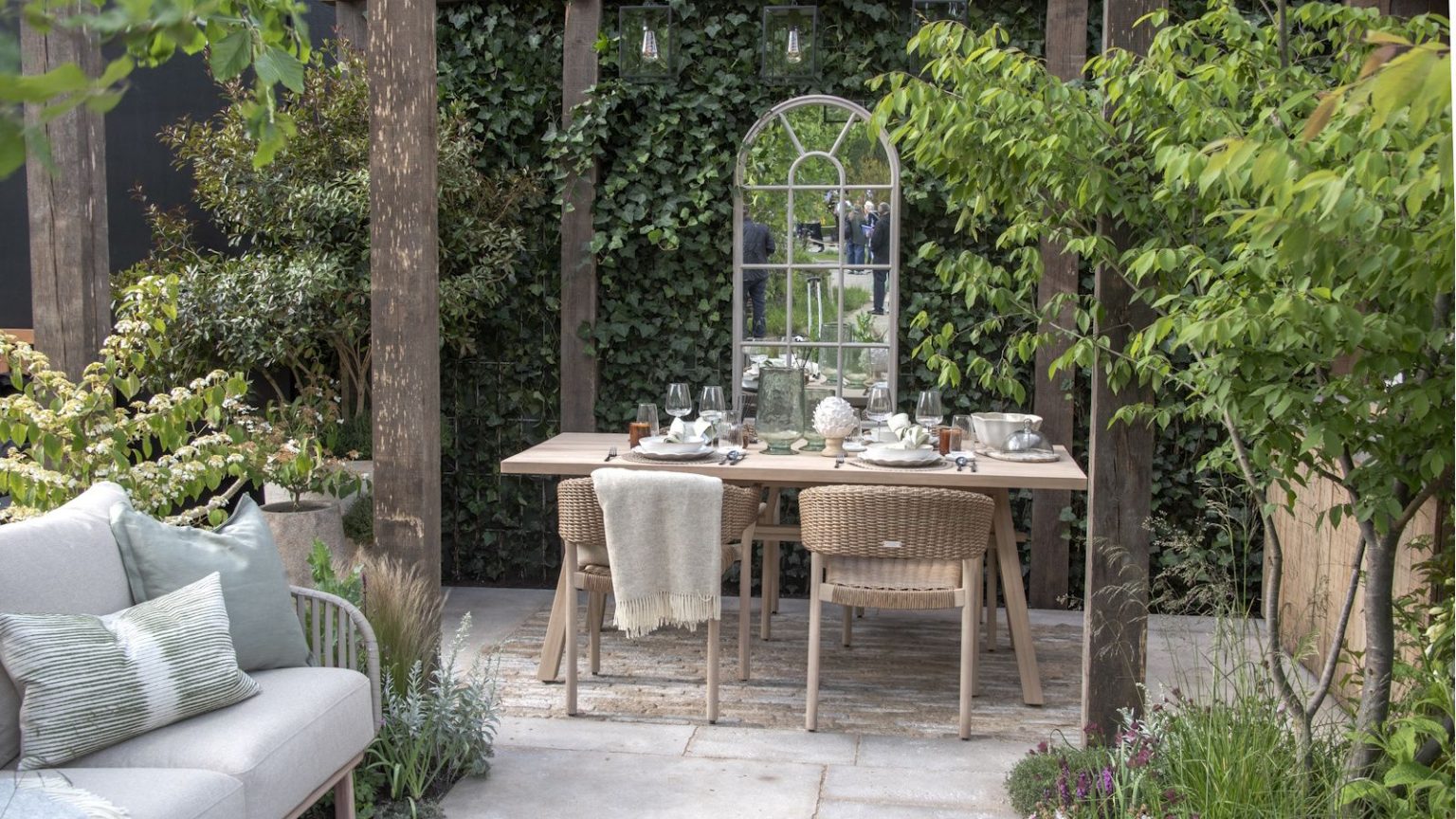 Outdoor dining area underneath a pergola