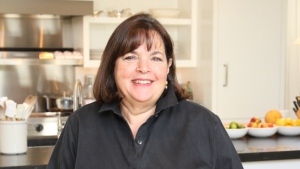 Ina Garten utilise ce panier de conception vietnamienne pour mettre de l’ordre dans sa cuisine d’East Hampton – et il coûte moins de 40 $ ce printemps Ina Garten