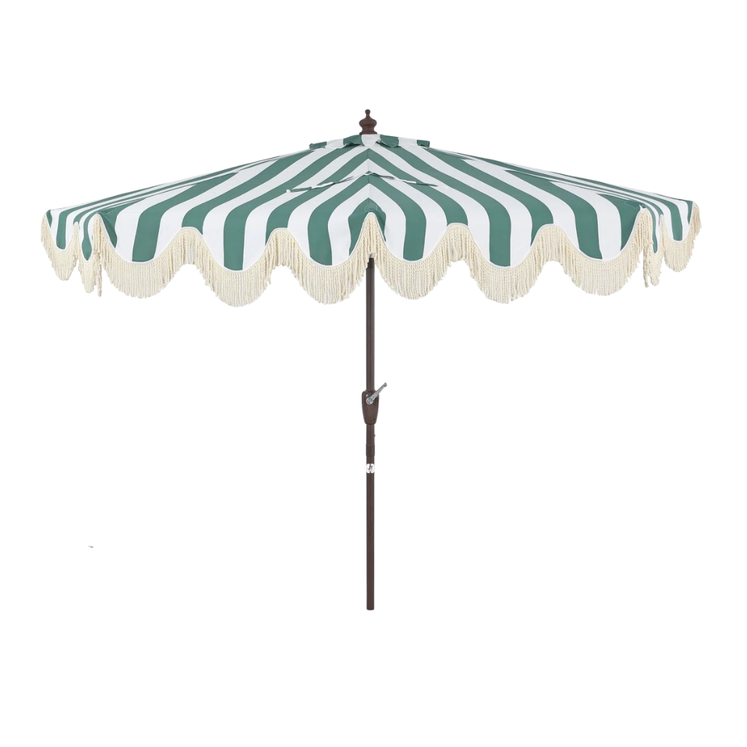 Arlmont &amp; Co. Tasheba 9 pieds. Parasol de patio demi-marché classique à franges festonnées avec manivelle, protection UV et amp; Commentaires | Wayfair