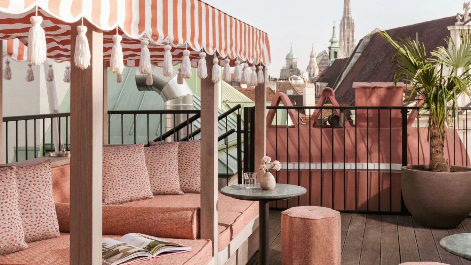 Les concepteurs révèlent les astuces de refroidissement simples qui rendent les petits balcons réellement utilisables pendant la chaleur estivale – faites ces 5 choses ce mois-ci Les concepteurs révèlent les astuces de refroidissement simples qui rendent les petits balcons réellement utilisables pendant la chaleur estivale – faites ces 5 choses ce mois-ci