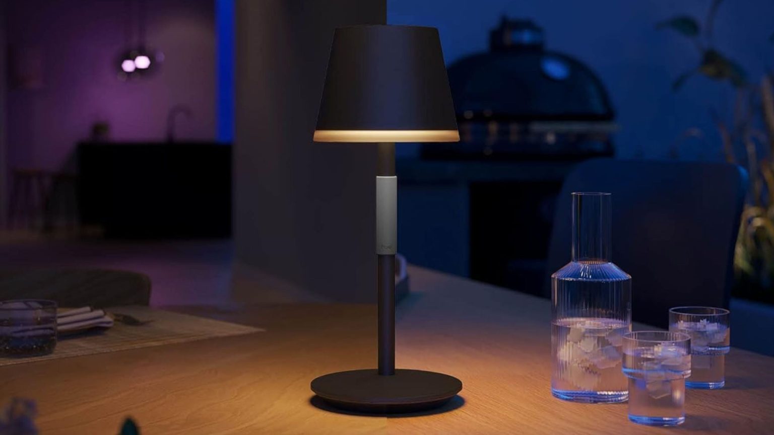 Cette lampe intelligente à changement de couleur Philips Hue fera plus pour l’ambiance de votre terrasse que toute autre chose cet été Cette lampe intelligente à changement de couleur Philips Hue fera plus pour l'ambiance de votre terrasse que toute autre chose cet été