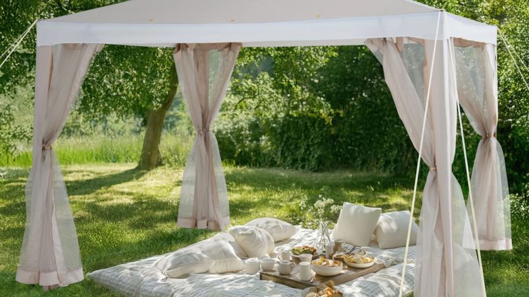 Je suis obsédé par cet incontournable de l’hôtel qui garde les arrière-cours fraîches et privées – et je ne peux pas croire qu’il ne coûte que 140 $ Je suis obsédé par cet incontournable de l'hôtel qui garde les arrière-cours fraîches et privées – et je ne peux pas croire qu'il ne coûte que 140 $