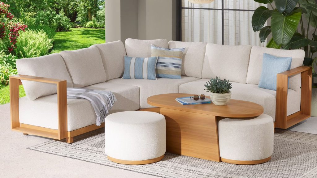 Je remplace mon ensemble bistro – Cette alternative Walmart peu encombrante est beaucoup plus confortable et libère près de 4 pieds d'espace sur la terrasse