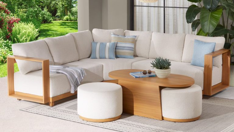Je remplace mon ensemble bistro – Cette alternative Walmart peu encombrante est beaucoup plus confortable et libère près de 4 pieds d'espace sur la terrasse