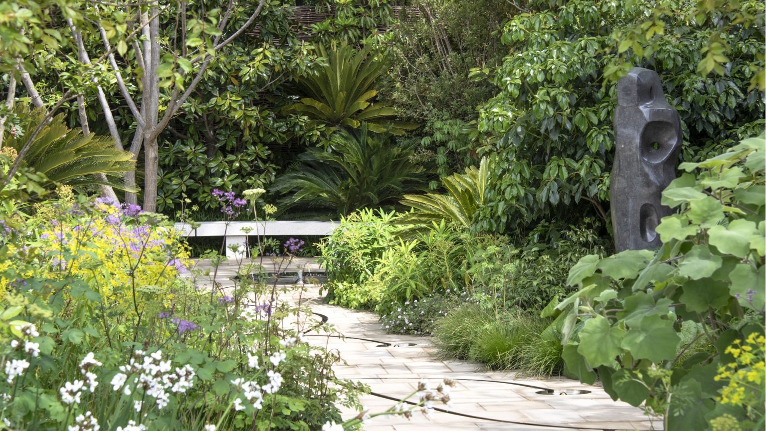 Je ne savais pas que les genouillères de jardin étaient équipées de parasols – maintenant j'en veux un immédiatement