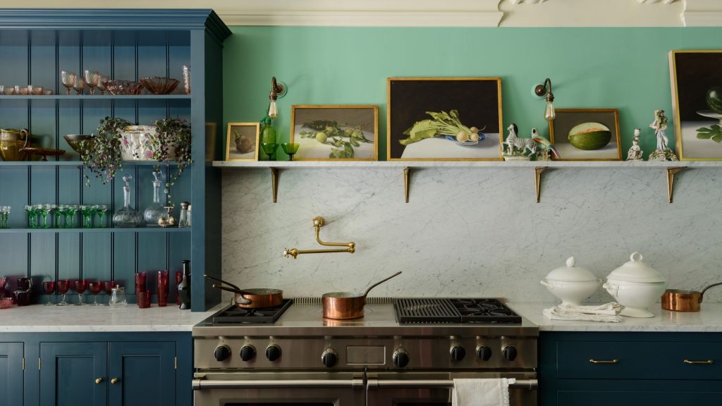 Comment styliser un clapier pour qu'il soit beau et qu'il serve également de rangement supplémentaire – selon les architectes d'intérieur qui jurent que chaque cuisine en a besoin